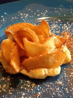 Foto di Rose di mela con pasta sfoglia