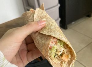 Una foto de Rapidita de pollo y aguacate
