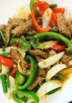 Hình của món Thịt bò xào ớt chuông.