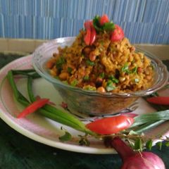 A picture of Spinach peanuts poha.