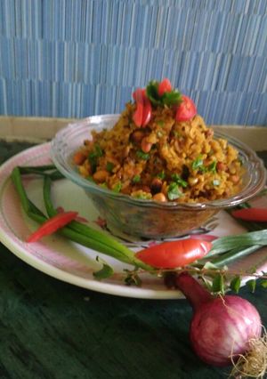 A picture of Spinach peanuts poha.
