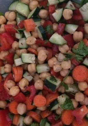 A picture of Chickpea Salad using Carrots.