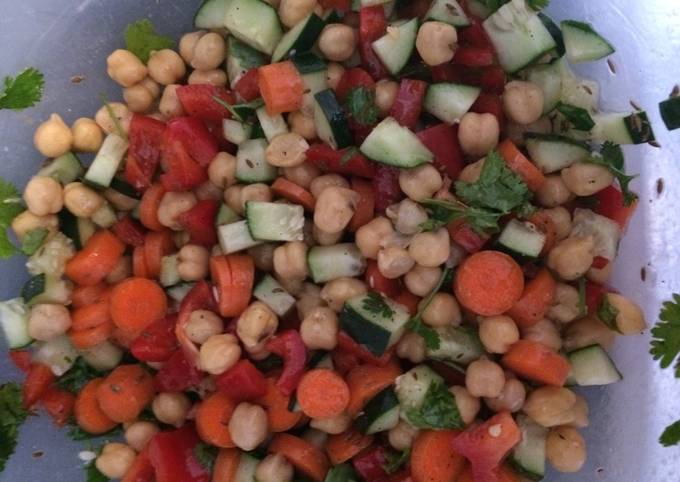 How to Make Speedy Chickpea Salad using Carrots