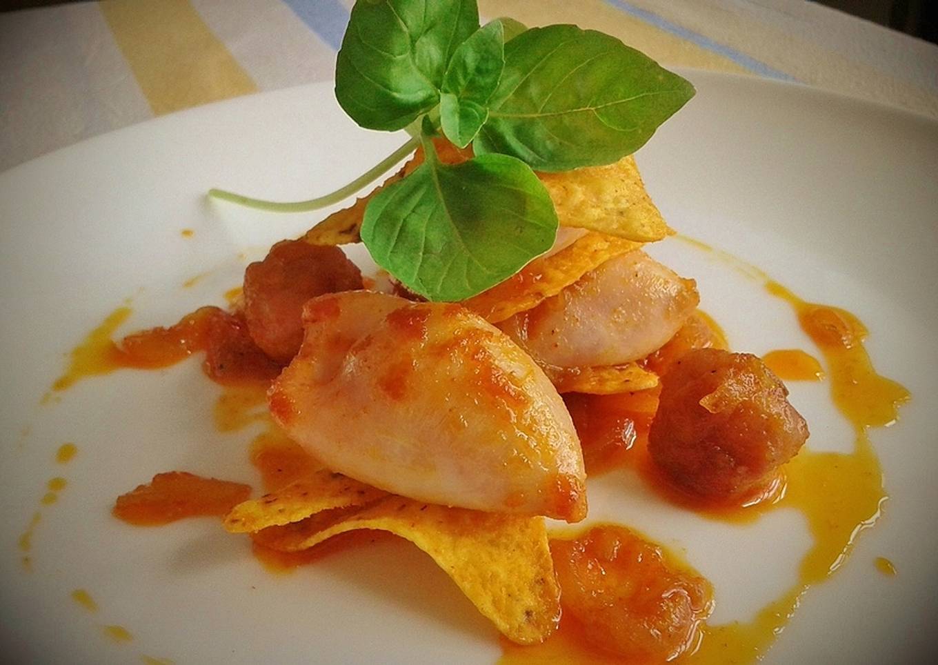 Chipirones rellenos de sobrasada con albóndigas de pollo