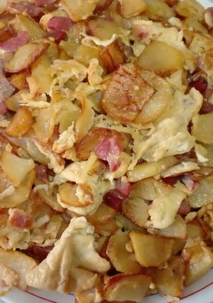 Foto principal de Revuelto grande de patatas y jamón serrano