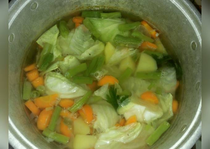 Sayur sup sederhana