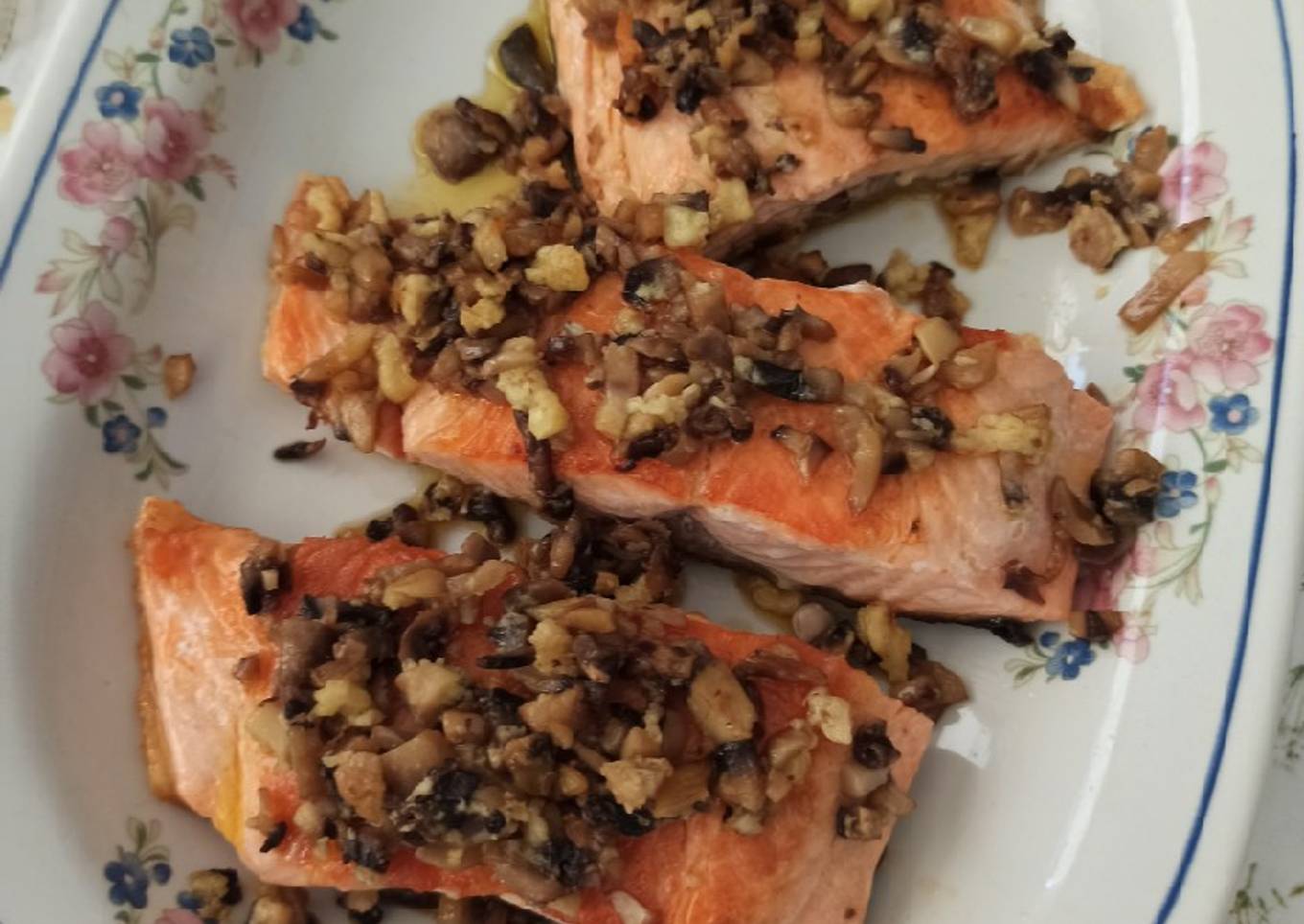 Salmón con champiñones y mandarina