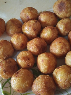 A picture of Yam balls.