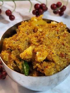 என் பாட்டியின் உருளைக்கிழங்கு எரிசரி (Urulaikilanku eriseri recipe in tamil) செய்முறை முக்கிய புகைப்படம்