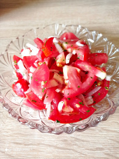 Gyors paradicsom saláta recept fotója