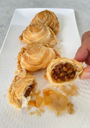 A picture of Chicken Curry Puff.