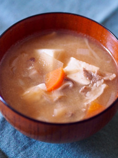 日式豬肉醬湯 Pork Miso Soup (TONJIRU) 的食譜成品照片