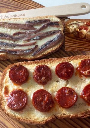 Foto principal de Tostas de chorizo picante y anchoas con leche condensada 🍞🐖🐟