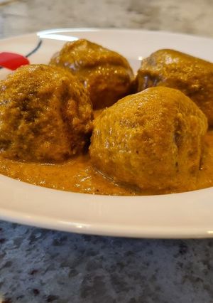 Foto principal de Albóndigas de pollo en salsa de zanahorias y champiñones