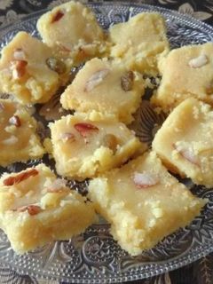 नारियल की बर्फी (nariyal ki barfi recipe in hindi) रेसिपी मुख्य फोटो