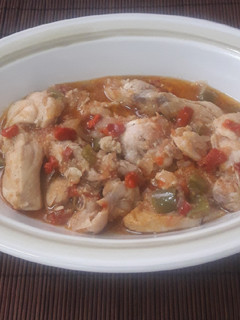 Una foto de Pollo con tomate