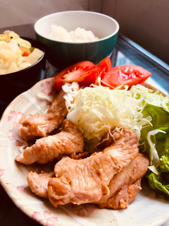 Una foto de Carne de cerdo salteada con jengibre Japonés SYOUGUAYAQUI🇺🇾🇯🇵生姜焼き