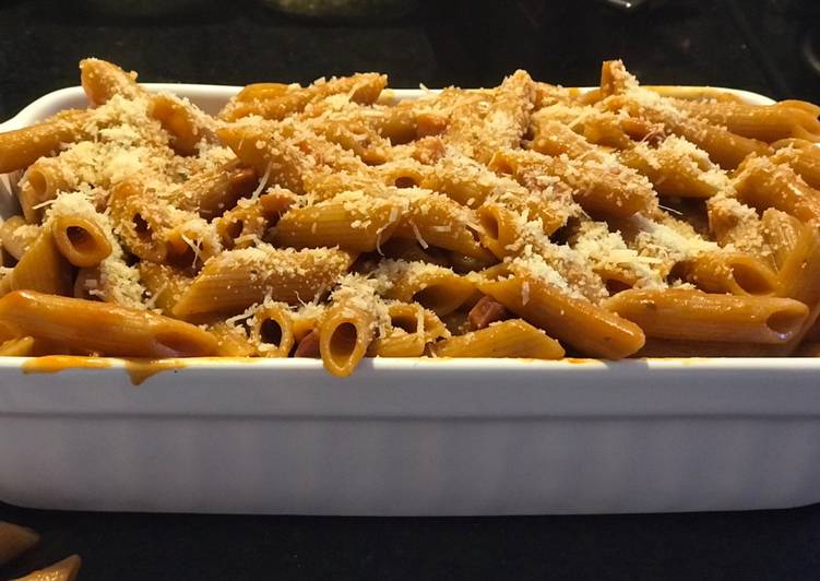 Penne ao molho de tomate com bacon - Tudogosreceitas