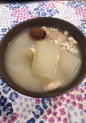 A picture of Barley and Winter Melon Soup.