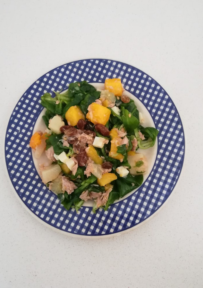 Una foto de Ensalada dulce de canónigos