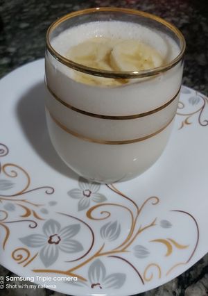 A picture of Apple and banana milkshake.