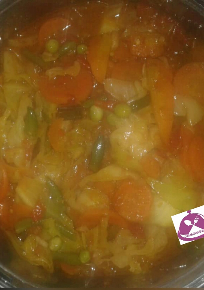 A picture of Cabbage and carrot sauce.