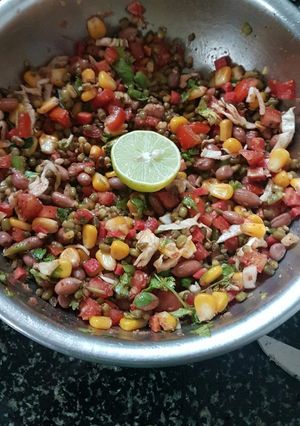 हेल्दी सलाद (healthy salad recipe in Hindi) रेसिपी मुख्य फोटो