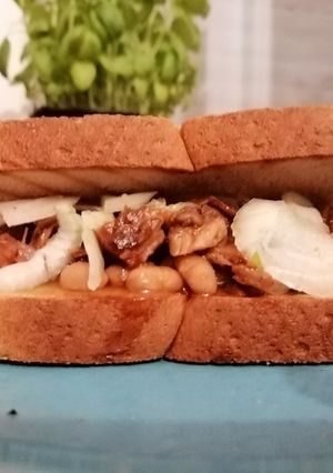 Tépett malacos babos BBQ szendvics recept fotója