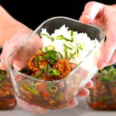 A picture of Kung Pao Chicken.