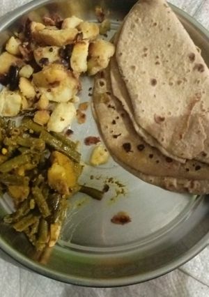 जीरा आलू (jeera aloo recipe in Hindi) रेसिपी मुख्य फोटो