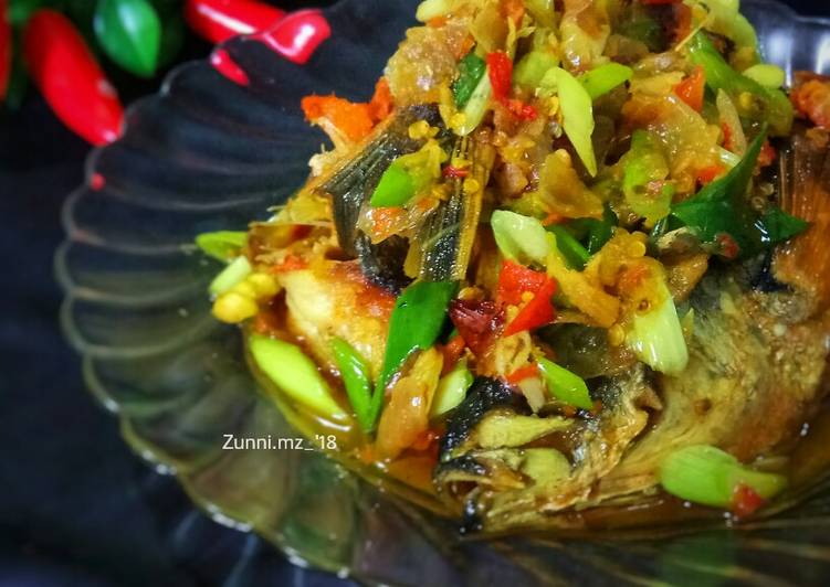 Resep Ikan Bumbu Tinoransak yang Menggugah Selera