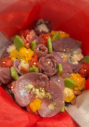 A picture of Colorful Bouquet (Bó hoa đầy màu sắc).