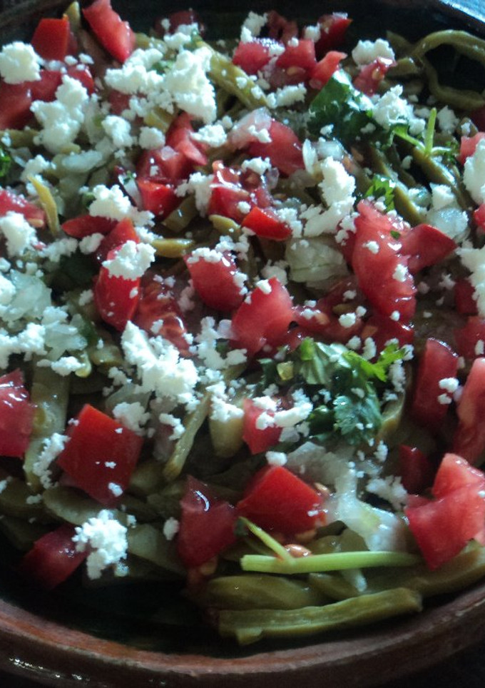 Una foto de Ensalada de nopales Correa con vinagreta en hierbas de olor y tequila,  para tacos