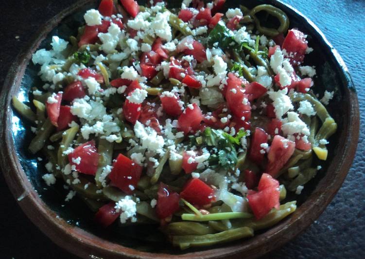 Ensalada de nopales Correa con vinagreta en hierbas de olor y tequila,  para tacos