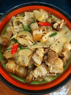 Hình của món Thịt ba rọi kho măng.