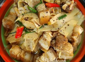 Hình của món Thịt ba rọi kho măng.