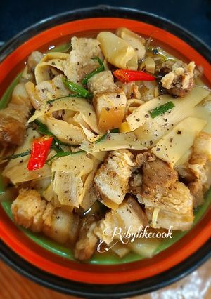 A picture of Braised Pork Belly with Pickled Bamboo Shoots.