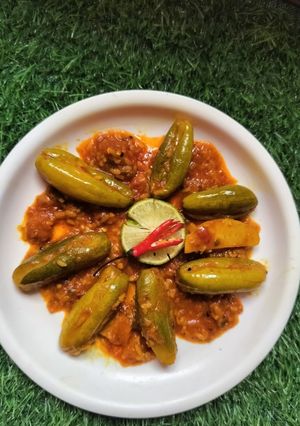 A picture of Chal potol(parwal/pointed gourd).