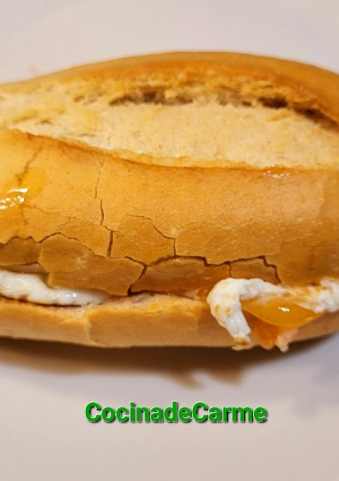 Una foto de Bocadillo de huevo a la plancha