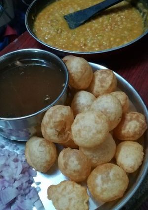 पानी पूरी (pani puri recipe in Hindi) रेसिपी मुख्य फोटो