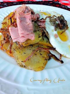 Una foto de Patatas confitadas al horno con cebollas y hierbas provenzales