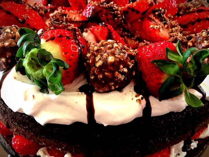 Easy Ways Prepare Recipes Ferrero Rocher Strawberry Chocolate cake the Perfect So Delicious.