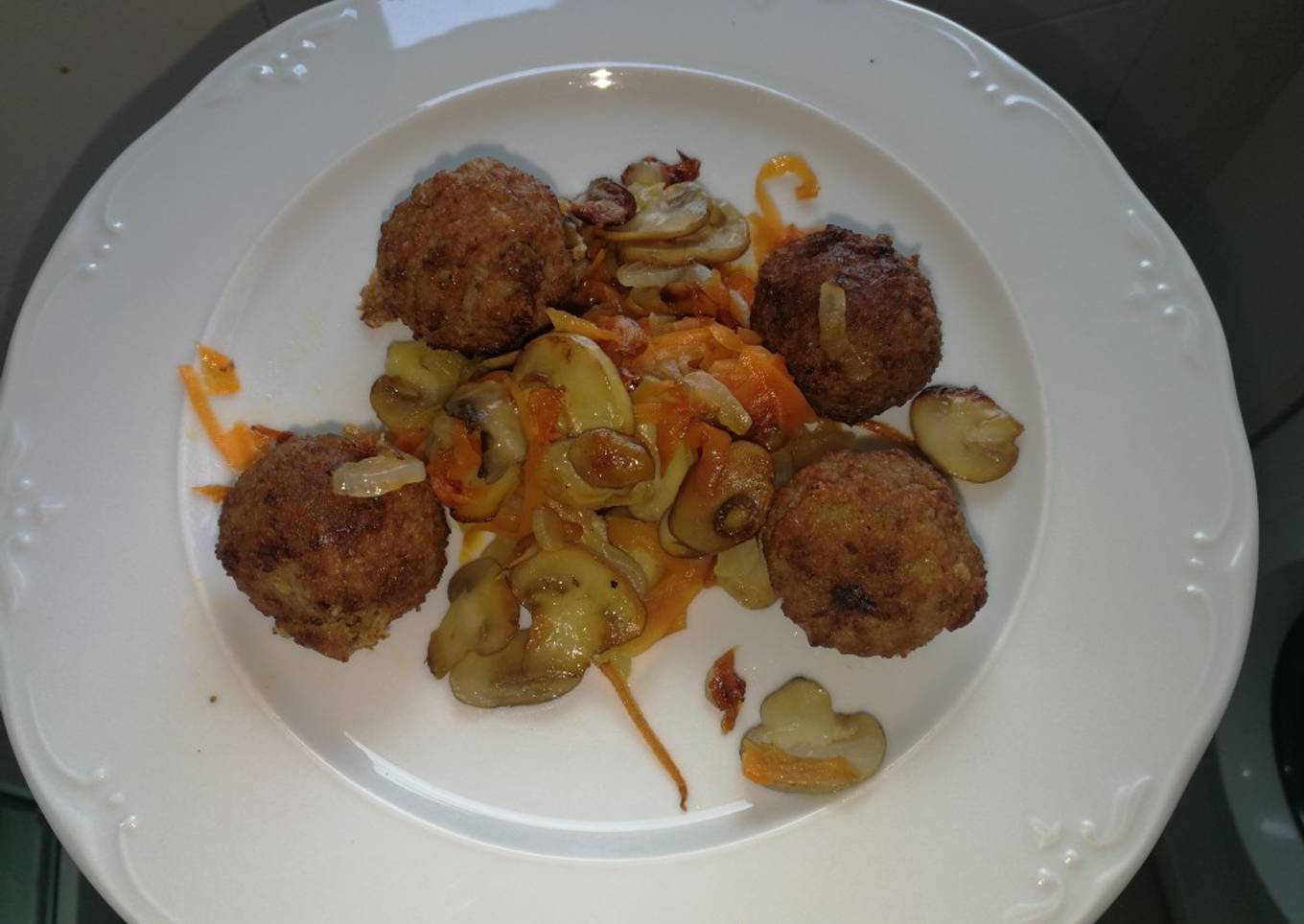 Albóndigas de seitán, champis y soja