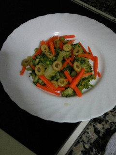 Una foto de Ensalada de brócoli vegetariana