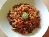 Pelecing ayam suwir bumbu merah