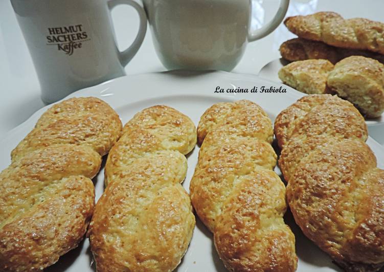 Treccine di ricotta senza burro e uova (3 anni del blog)