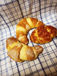 Fűszervajas kifli glutén- és laktózmentesen recept fotója