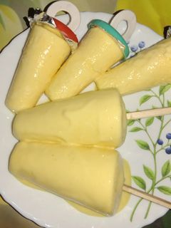 मँगो कुल्फी (mango kulfi recipe in marathi) रेसिपी चे मुख्य फोटो 
