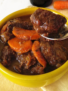 Una foto de 🍲Guiso de carne🍲 {en olla rápida}