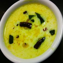 A picture of Tadka Curd Curry.